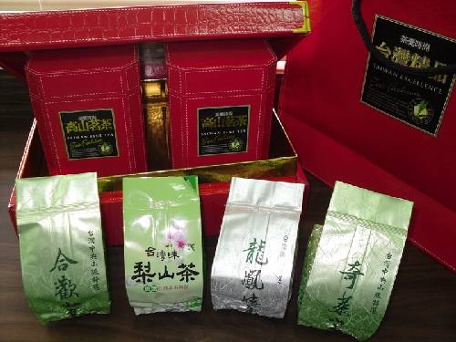 台灣四大名山茶禮盒各150g*4=1斤 